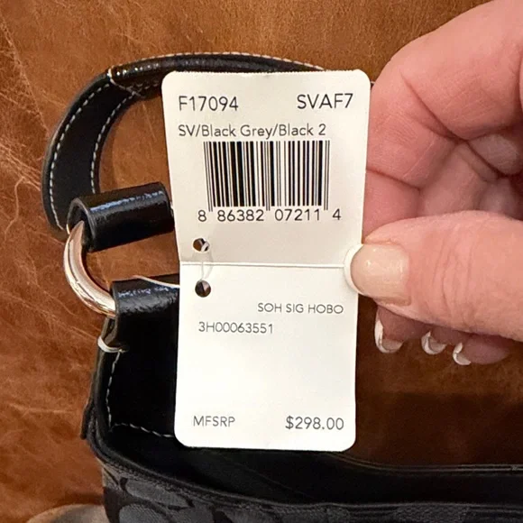 Coach Black Signature hobo Shoulder Bag NWT - Picture 2 of 8